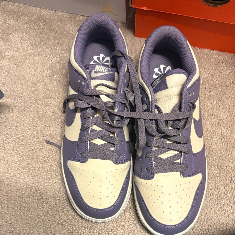 Nike Lavender and Cream Low-Tops